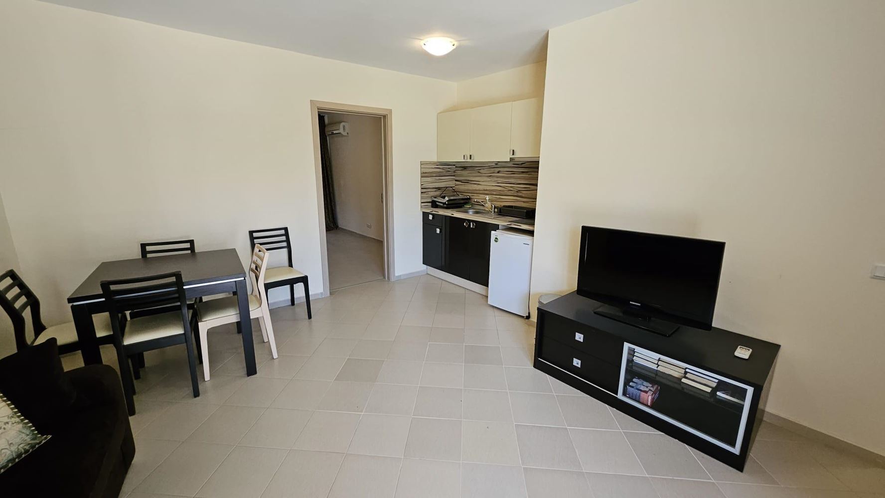Prostorný apartmán se dvěma ložnicemi s vynikajícím potenciálem na Slunečném pobřeží – 110 m² komfortu a funkčnosti