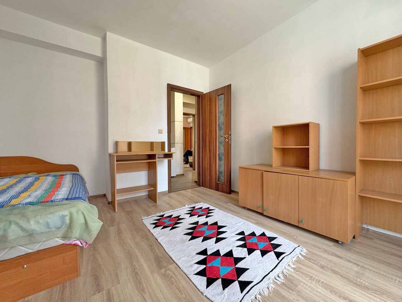 Prostorný apartmán se třemi ložnicemi pro celoroční bydlení ve čtvrti Černo More v Nesebaru