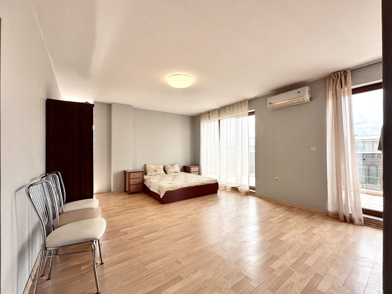  Prostorné studio s působivou panoramatickou terasou na Slunečním pobřeží