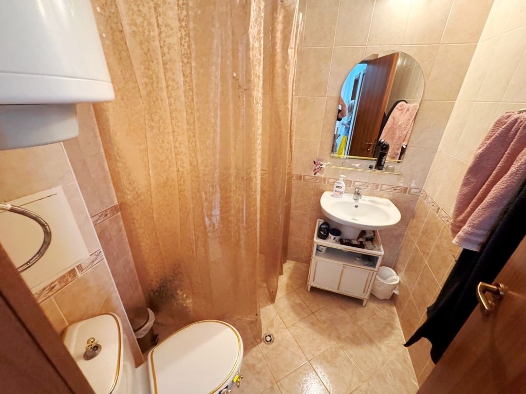 Stylový plně zařízený třípokojový apartmán ve Slunečném pobřeží v komplexu s výborným vybavením