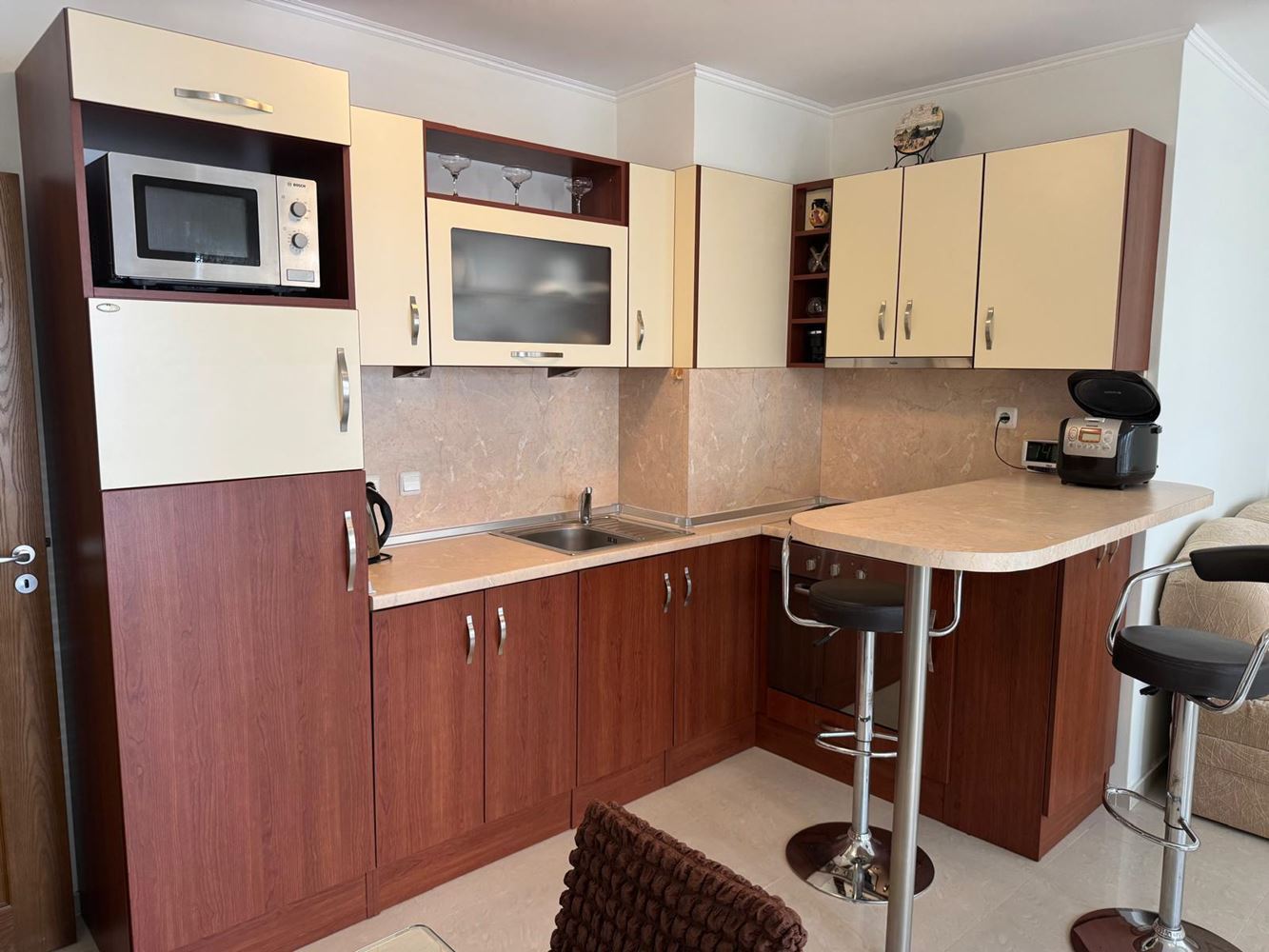 Krásný dvoupokojový apartmán v Pomorie – pouhých 100 metrů od moře, útulný a komfortní, ve výborném stavu