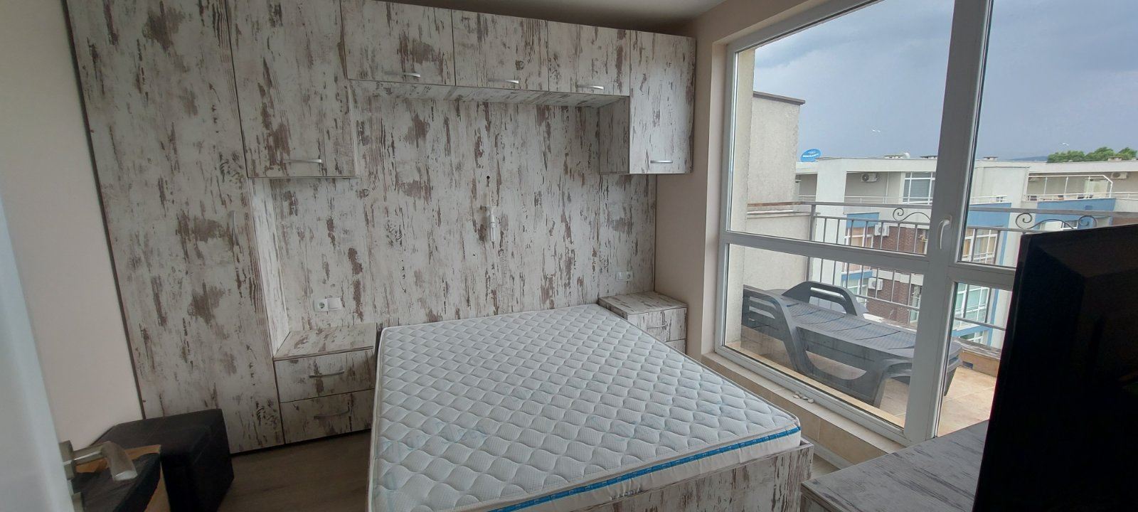 Prostorný apartmán s jednou ložnicí na Slunečném pobřeží – komfort, zeleň a skvělé zázemí v moderním komplexu