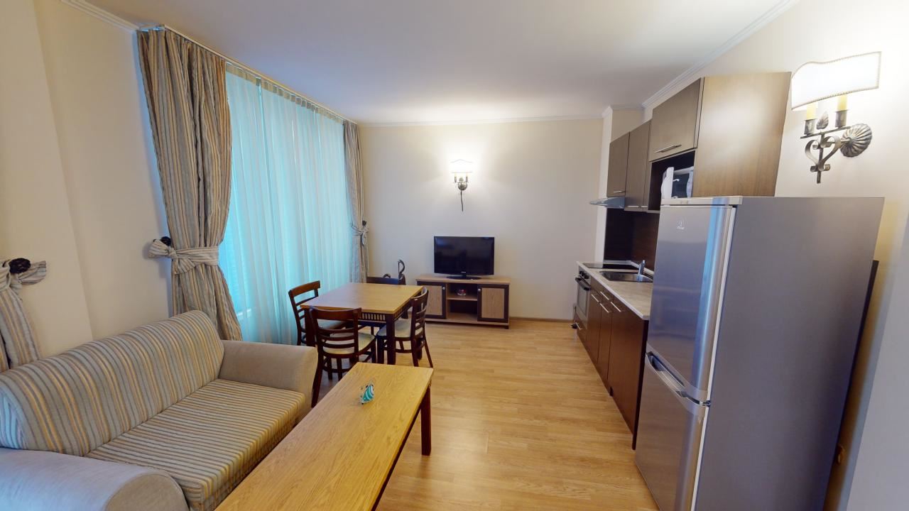 Panoramatický prostorný byt s jednou ložnicí na první linii moře v Elenite