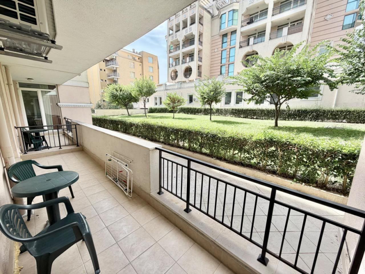 Luxusní apartmán s jednou ložnicí a výhledem do zahrady u Jižní pláže v Pomorie