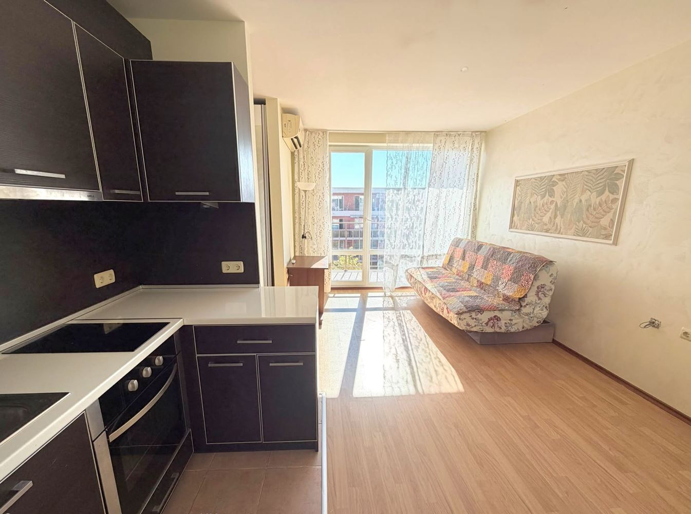 Světlý a teplý apartmán s jednou ložnicí u aquaparku v Sunny Beach – výborná investice k pronájmu