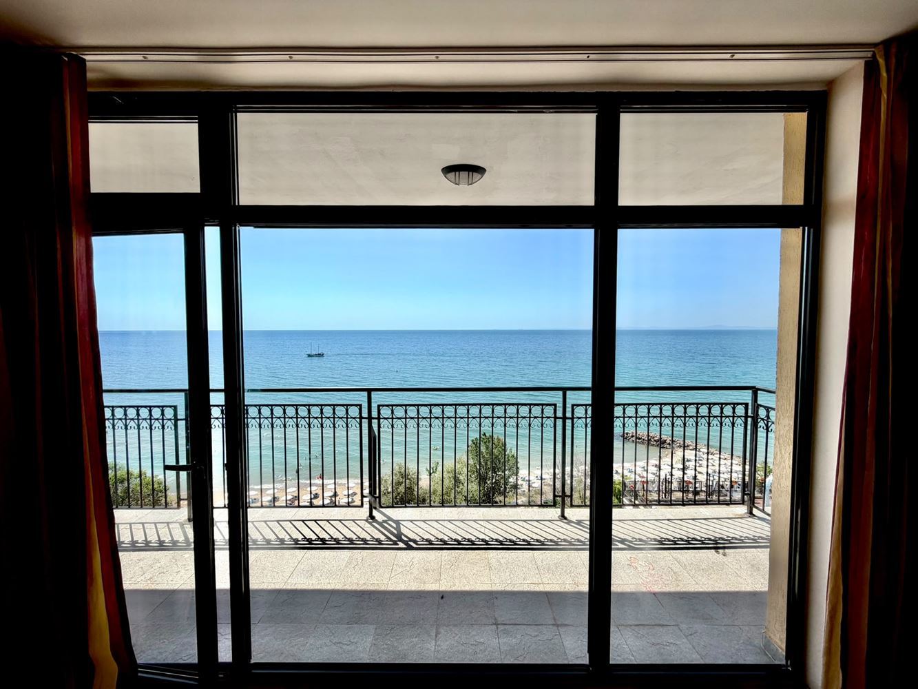 Apartmán s jednou ložnicí s panoramatickým výhledem na moře v první linii u moře ve Svatém Vlasu
