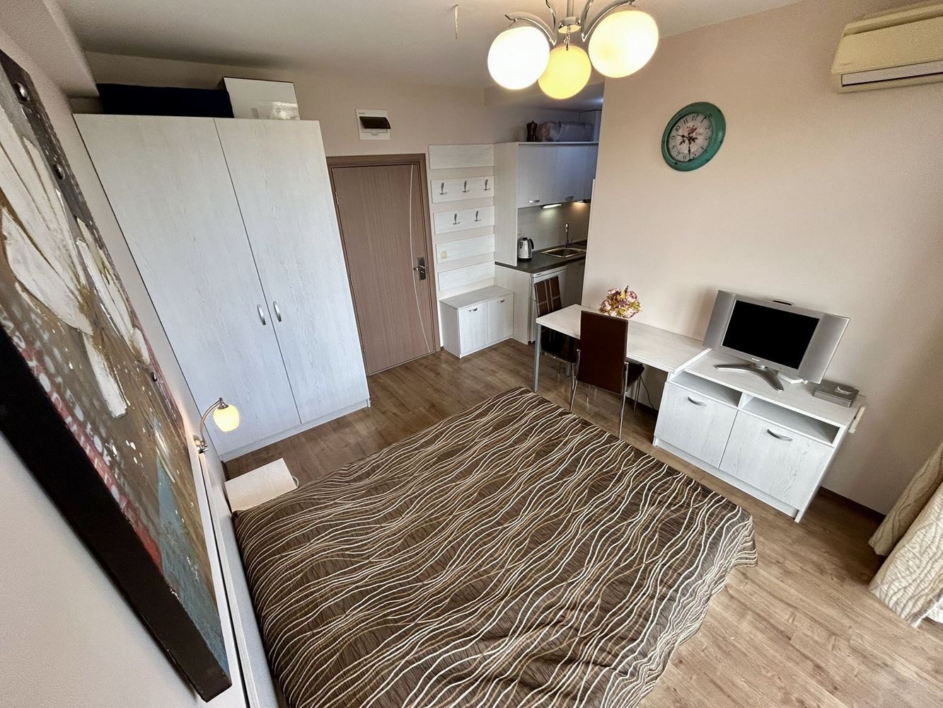 Moderní studio v prestižním komplexu na Slunečném pobřeží – ideální pro investici i komfortní bydlení