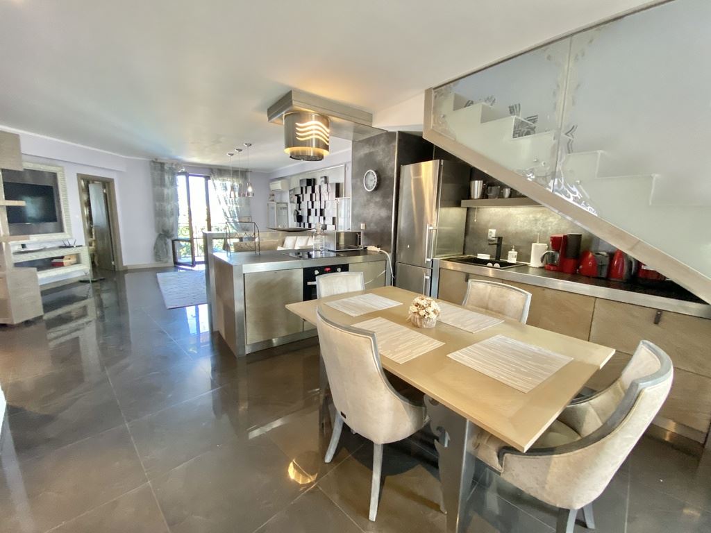 Unikátní mezonetový apartmán v prémiovém komplexu ve městě Nesebar