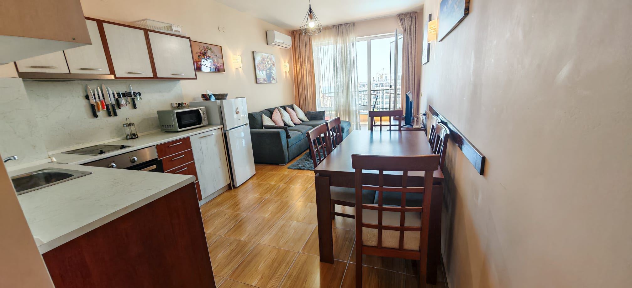 Panoramatický výhled na moře a bazény – prostorný apartmán se dvěma ložnicemi ve Sveti Vlas