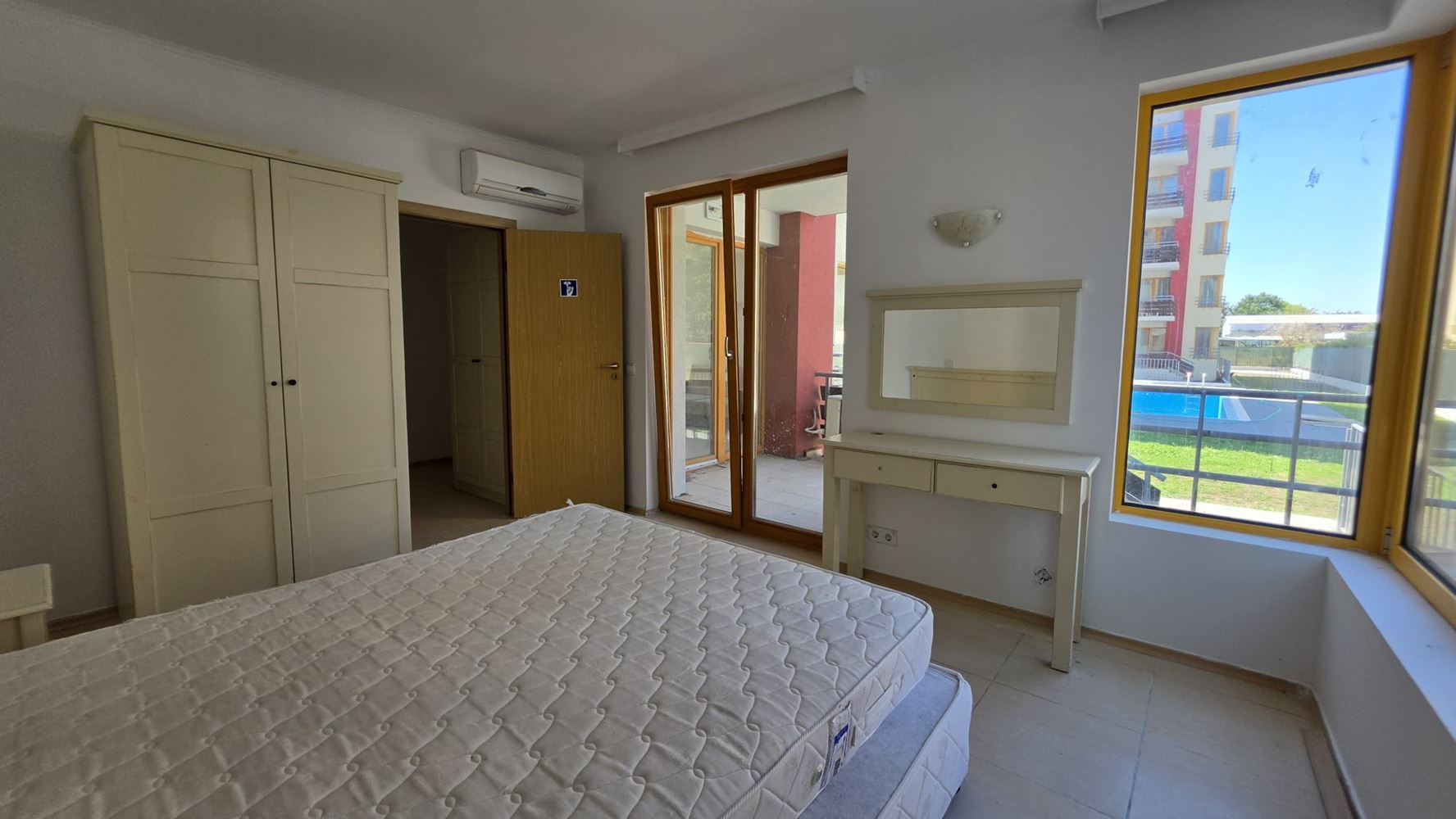 Apartmán s vlastní zahrádkou ve Slunečném pobřeží – bez poplatku za údržbu!