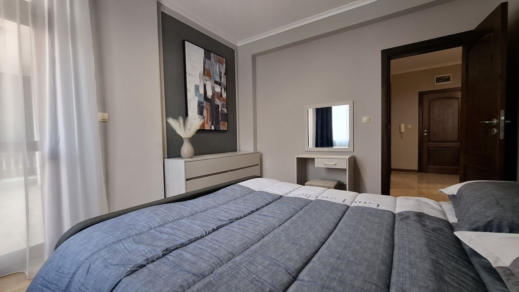 Luxusní apartmán se dvěma ložnicemi v první linii u moře ve Svatém Vlasu – jedinečná mořská atmosféra a prestižní komfort