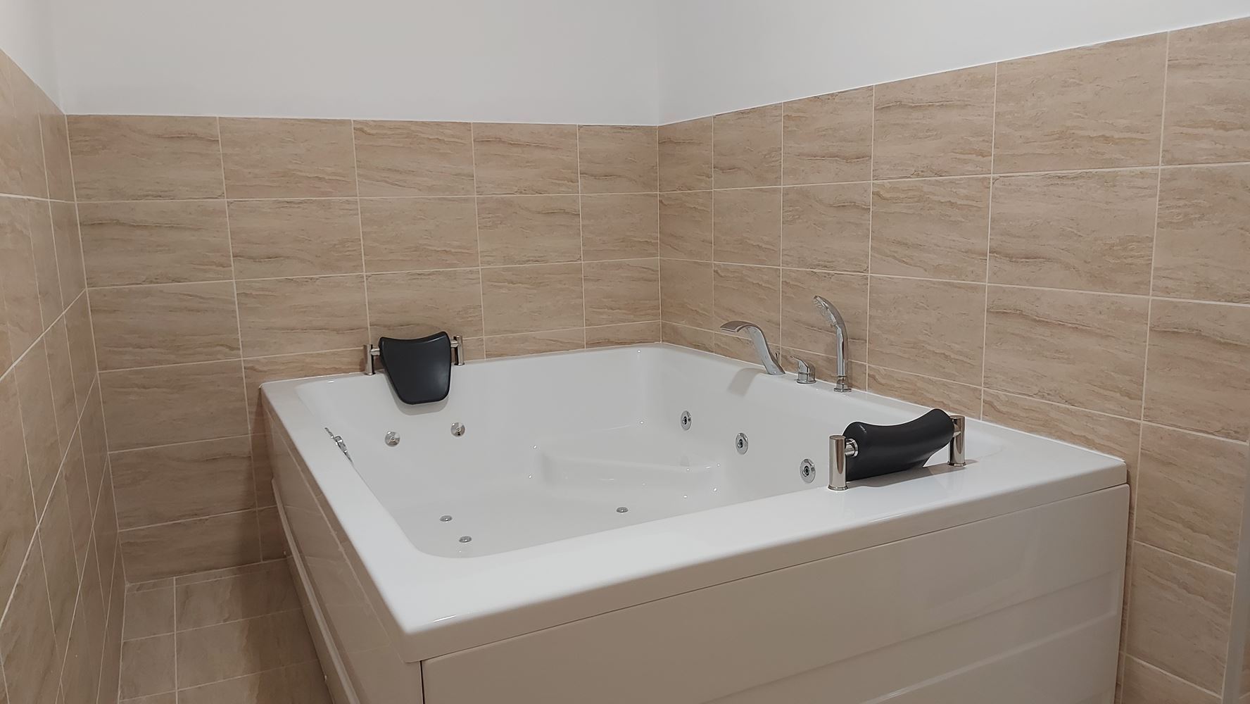 Apartmán se dvěma ložnicemi v Aheloji – úspěšná nemovitost pro krátkodobé pronájmy s vysokým hodnocením a vynikajícím investičním potenciálem