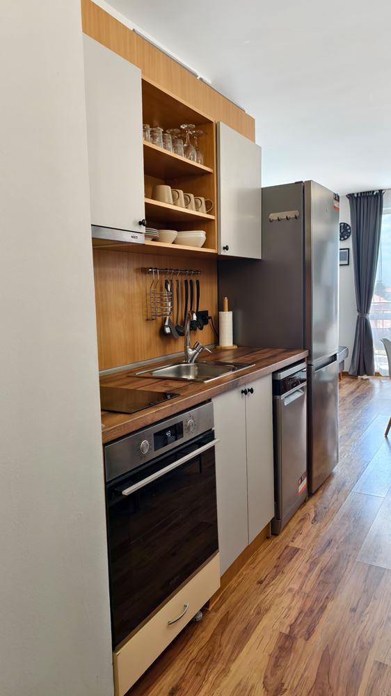 Prostorné moderně zařízené studio s oddělenou ložnicí v komplexu v Aheloy – připravené k nastěhování