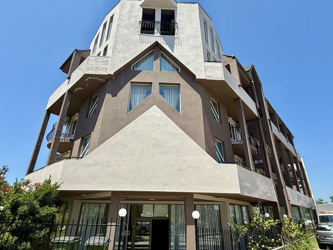 Prostorný byt s jednou ložnicí s přístupem do zahrady a bez poplatku za údržbu v Ravadě