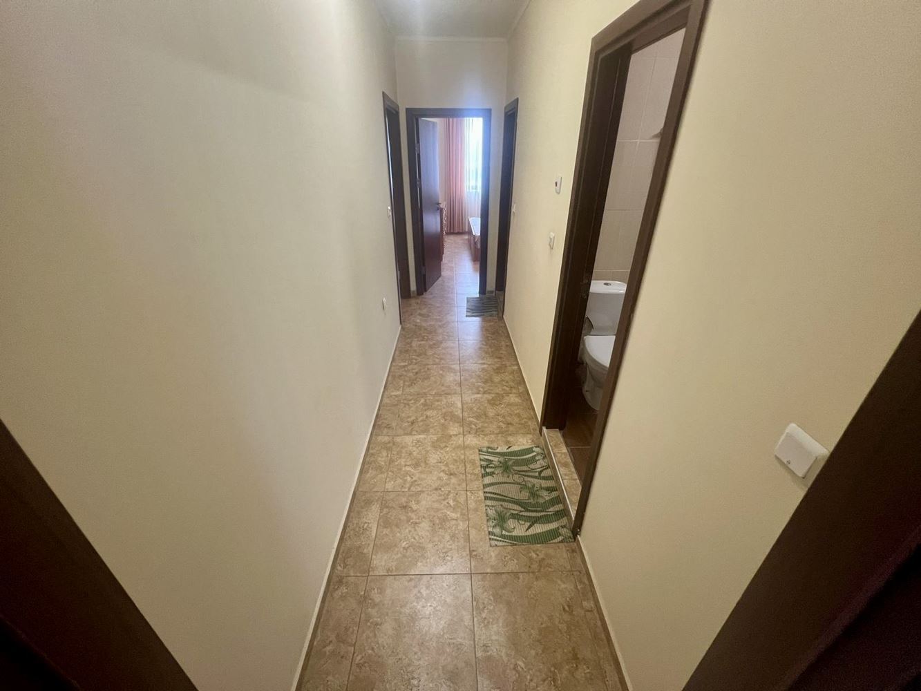 Prostorný třípokojový byt s výhledem na bazén v prestižním komplexu v Nesebaru