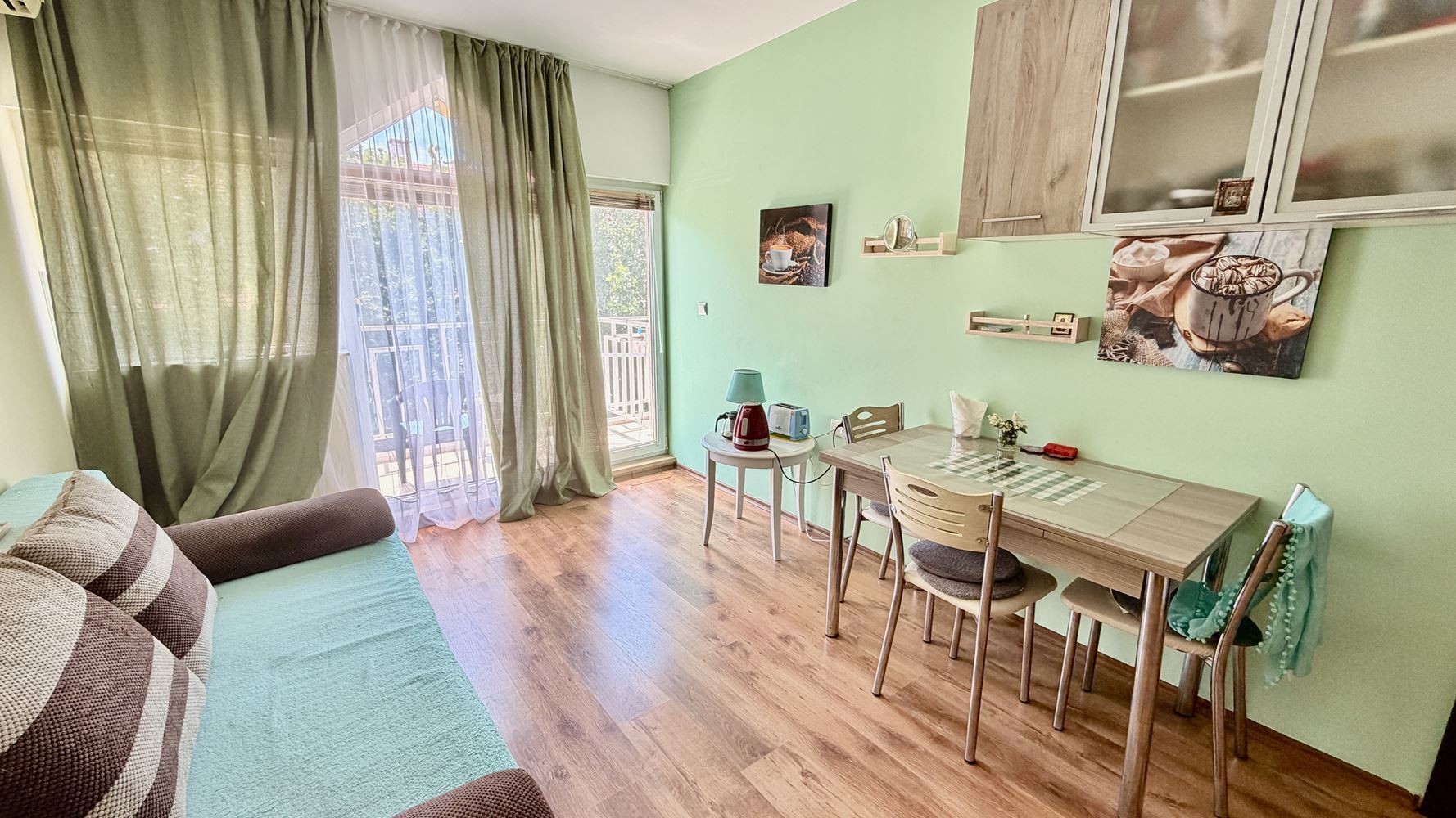 Apartmán s jednou ložnicí v Sunny Beach – klid, zeleň a komfort v srdci letoviska