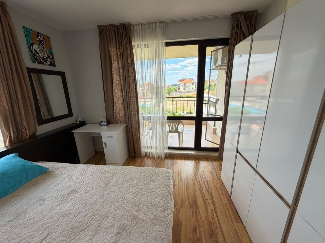 Stylový apartmán s jednou ložnicí a výhledem na moře v prestižním komplexu ve Sveti Vlas – ideální pro odpočinek a investici