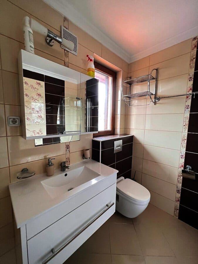 Komfortní mezonetový apartmán se dvěma ložnicemi a panoramatickým výhledem na moře ve Sveti Vlas – nemovitost v prestižní lokalitě s působivým výhledem