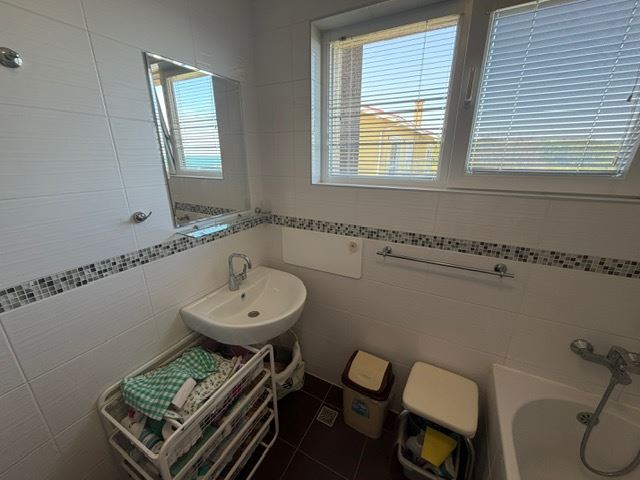 Prostorný apartmán se 2 ložnicemi v první linii u moře s čelním panoramatickým výhledem na moře