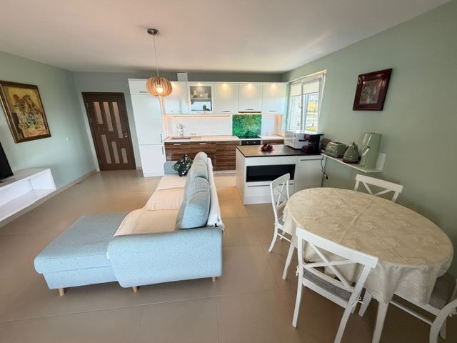 Prostorný apartmán se 2 ložnicemi v první linii u moře s čelním panoramatickým výhledem na moře