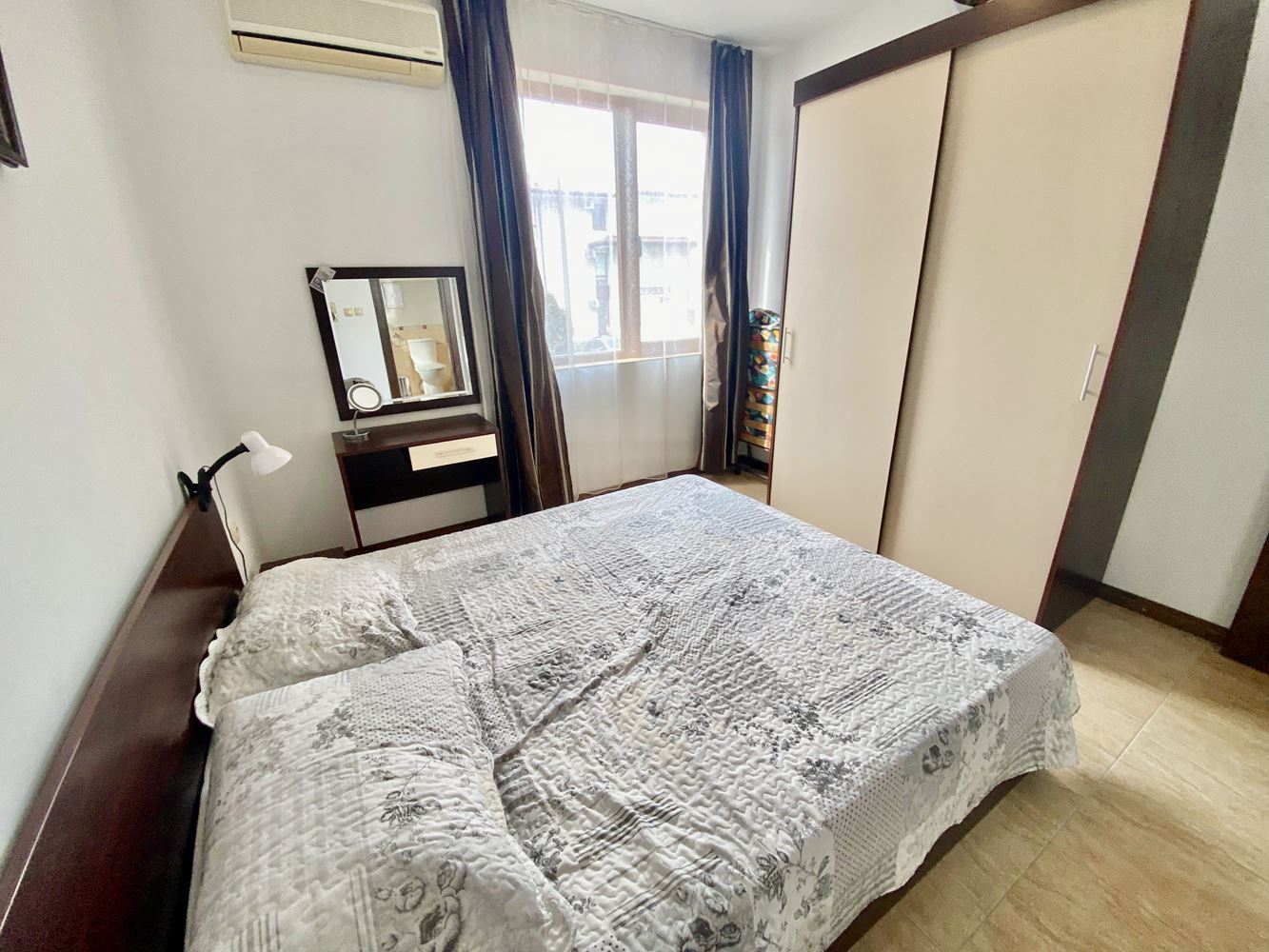 Luxusní apartmán v první linii u moře ve Sveti Vlas – dvě ložnice, výhled na moře a plná infrastruktura