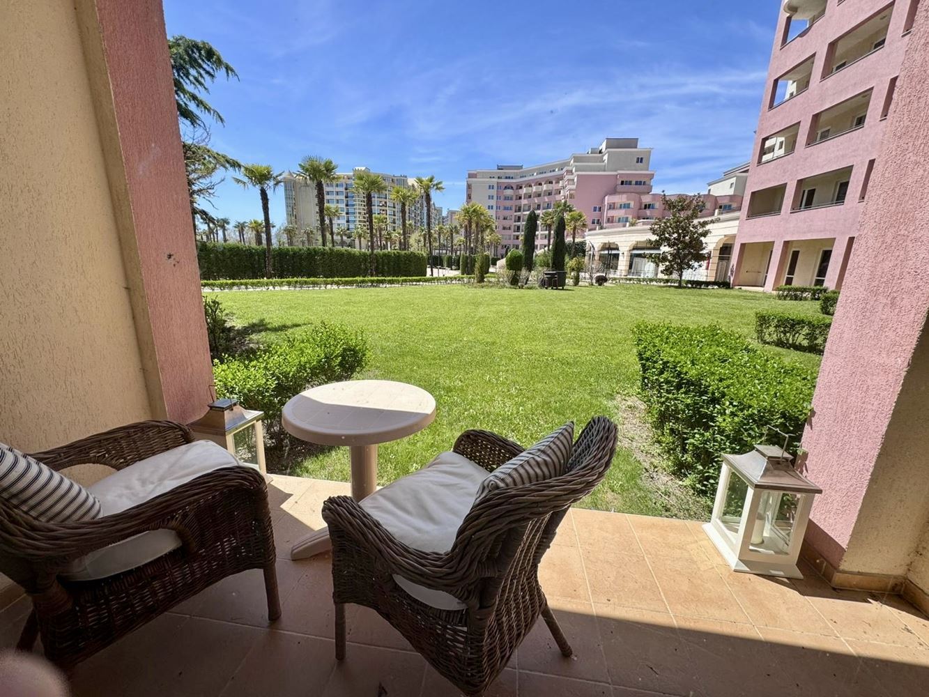 Luxusní byt s jednou ložnicí v prestižním komplexu na první linii – komfort, styl a nekonečné vybavení