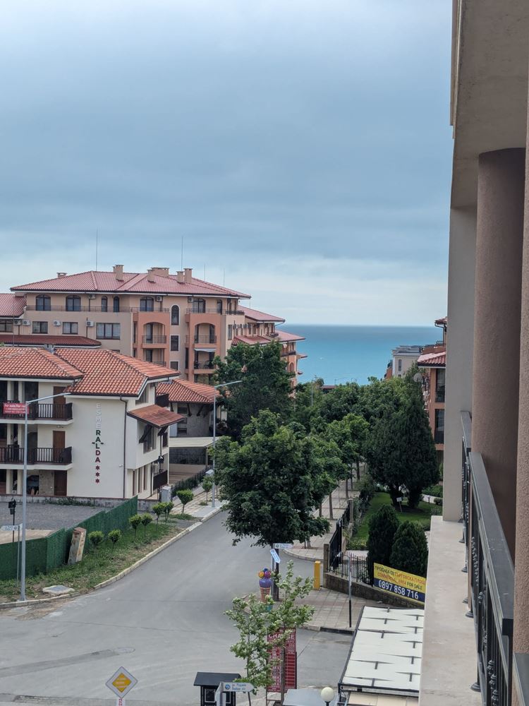 Studio s výhledem na moře ve Sveti Vlas – útulnost, klid a příroda v působivém komplexu