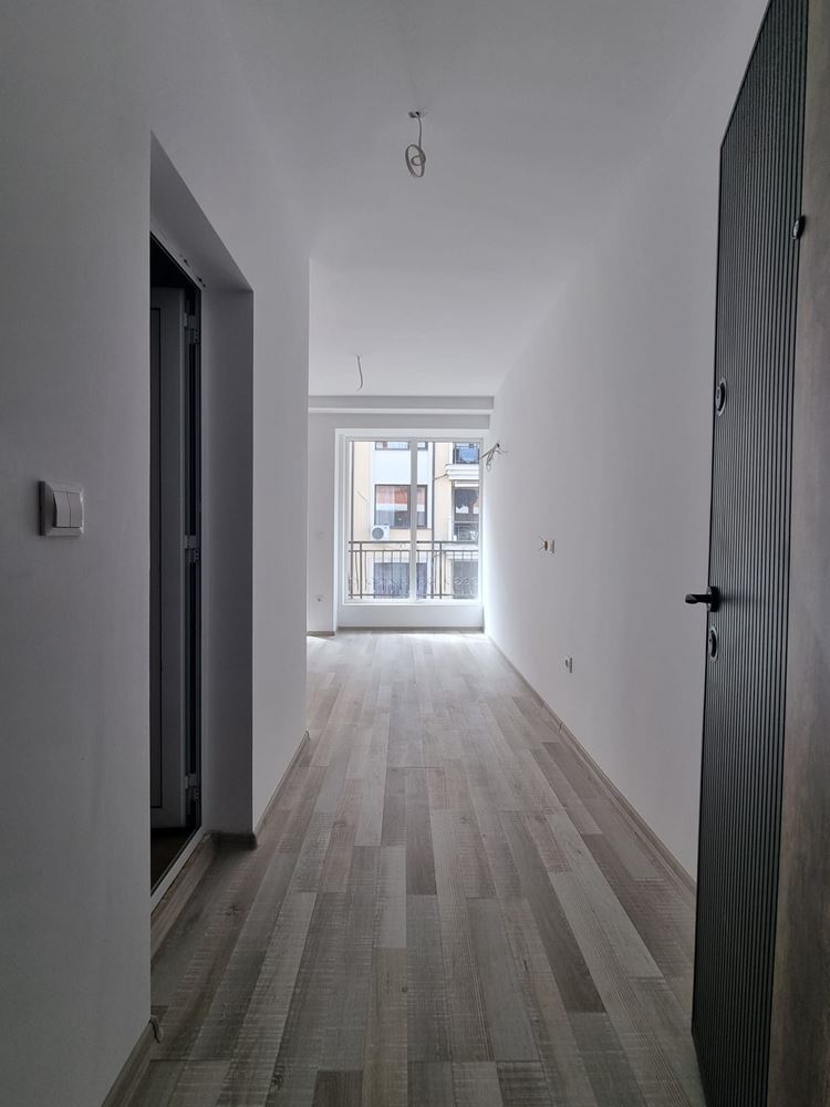 Byt s jednou ložnicí ve Sveti Vlas bez poplatku za údržbu – komfort a klid 400 m od moře