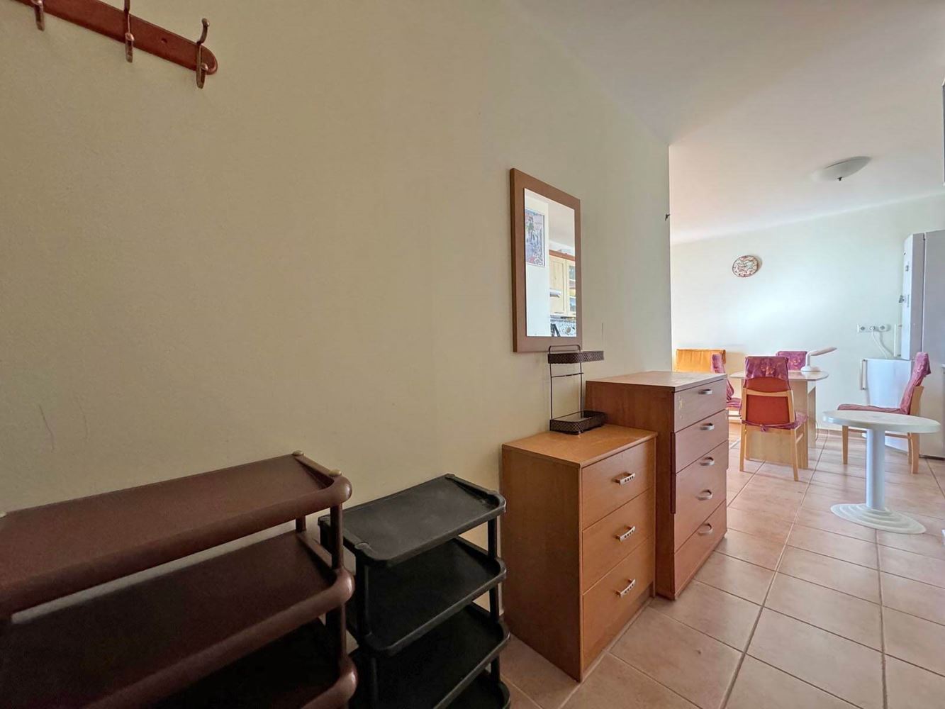 Prostorný apartmán se dvěma ložnicemi s panoramatickým výhledem na moře a hory – připraven k nastěhování
