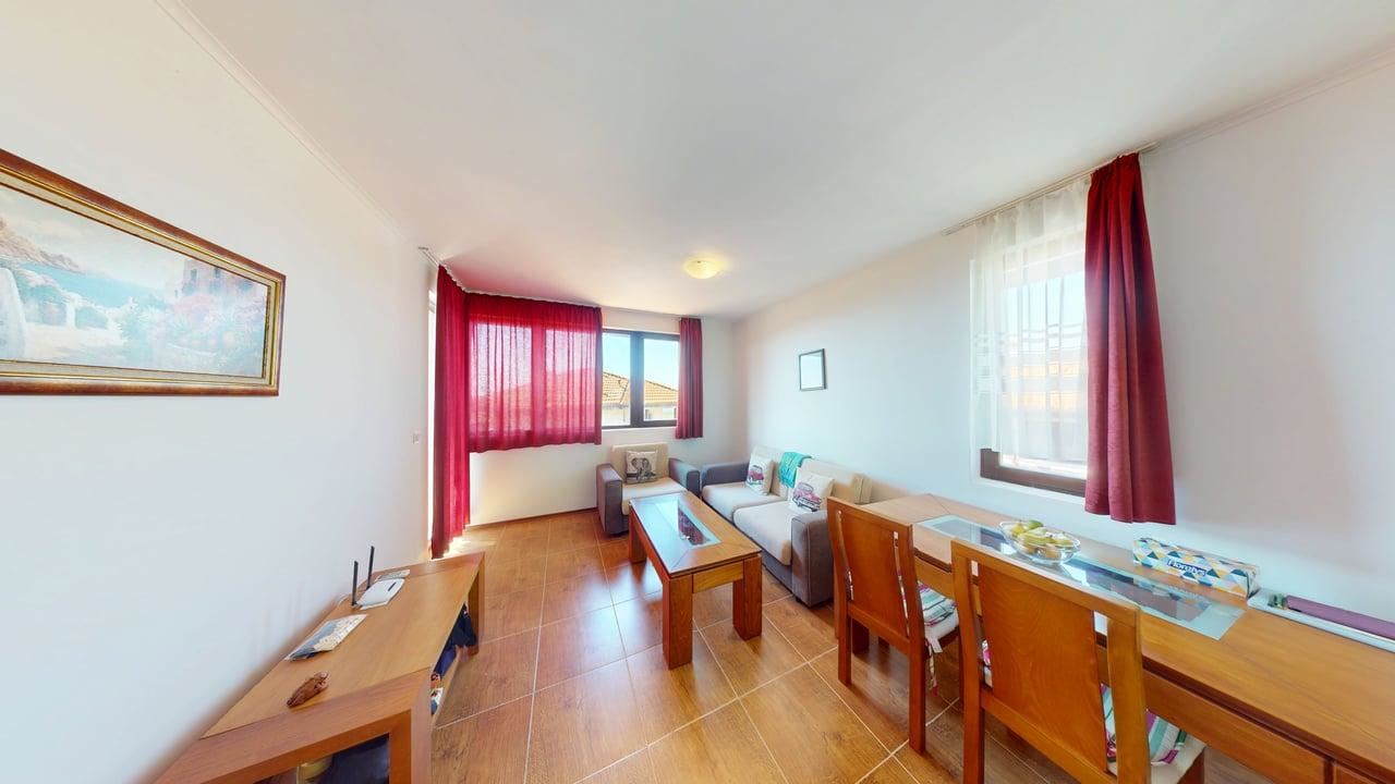 Prostorný apartmán s jednou ložnicí a výhledem na moře v oblasti Slunečného pobřeží