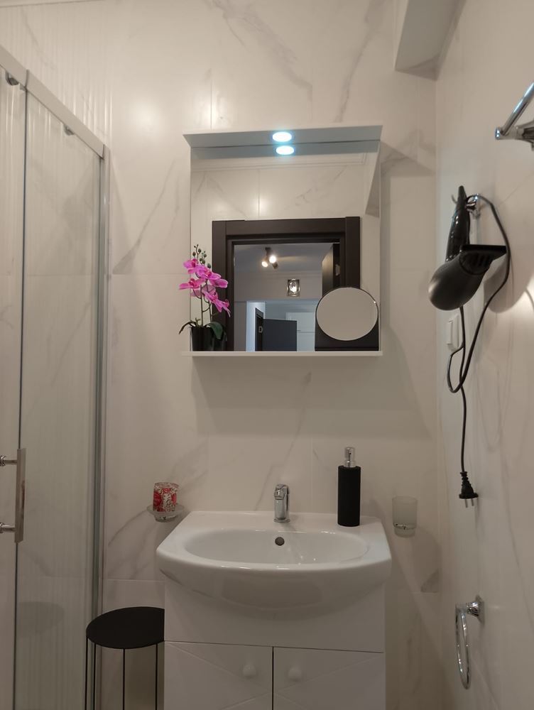 Luxusní třípokojový byt v prestižním komplexu se zelení a bazény ve městě Sveti Vlas