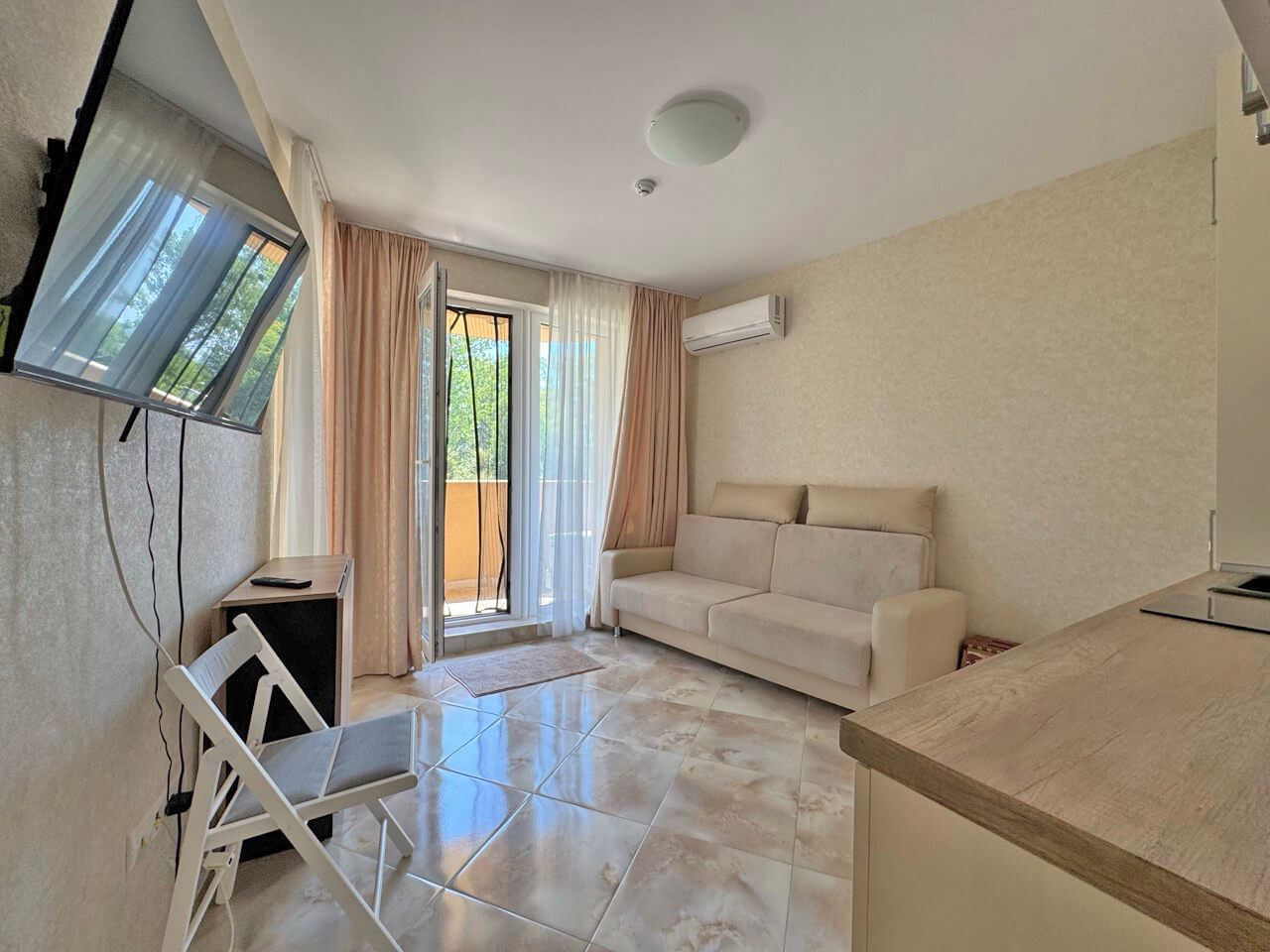 Světlý a stylový apartmán s jednou ložnicí v luxusním komplexu v Sunny Beach – vynikající volba pro bydlení a odpočinek