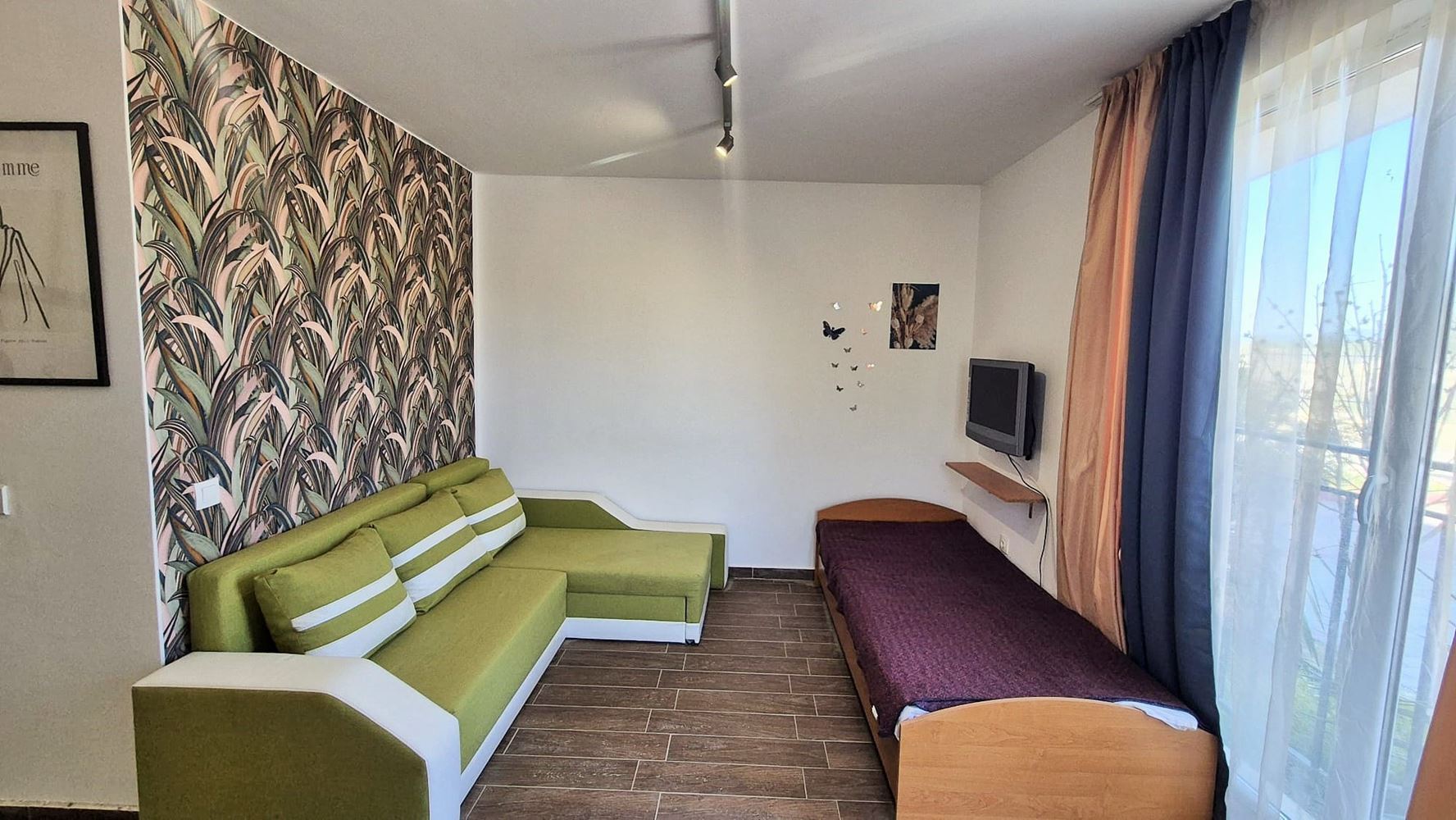 Prostorné studio s nízkým poplatkem za údržbu v Slunečném pobřeží – výborná lokalita a připravené k užívání