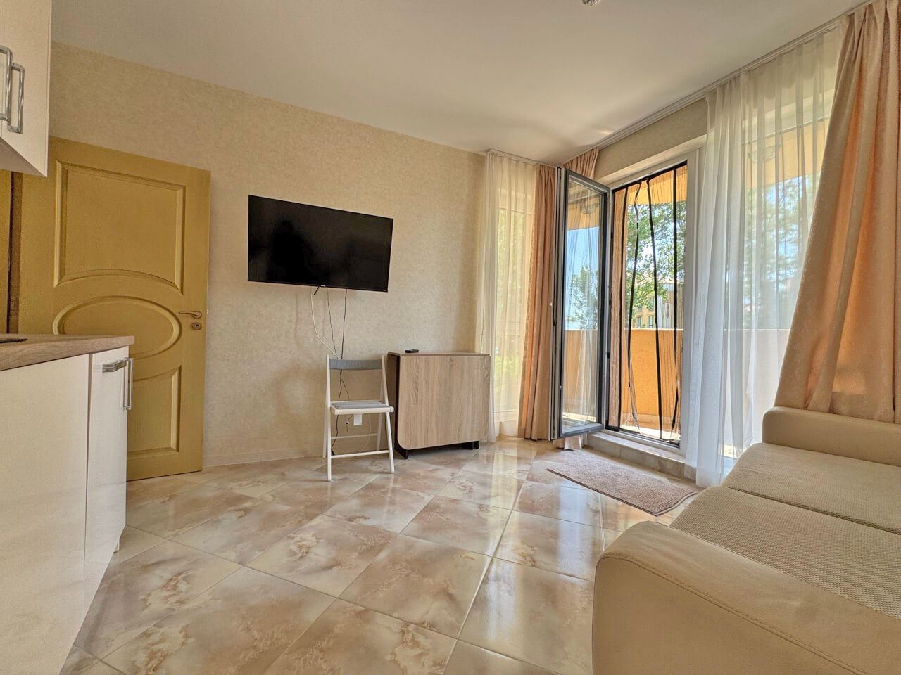 Světlý a stylový apartmán s jednou ložnicí v luxusním komplexu v Sunny Beach – vynikající volba pro bydlení a odpočinek