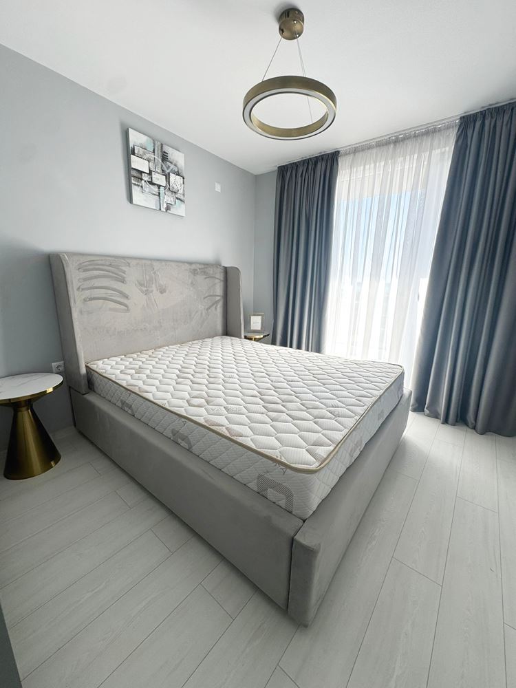 Elegantní byt se dvěma ložnicemi a panoramatickým výhledem na moře v první linii u moře na Slunečném pobřeží