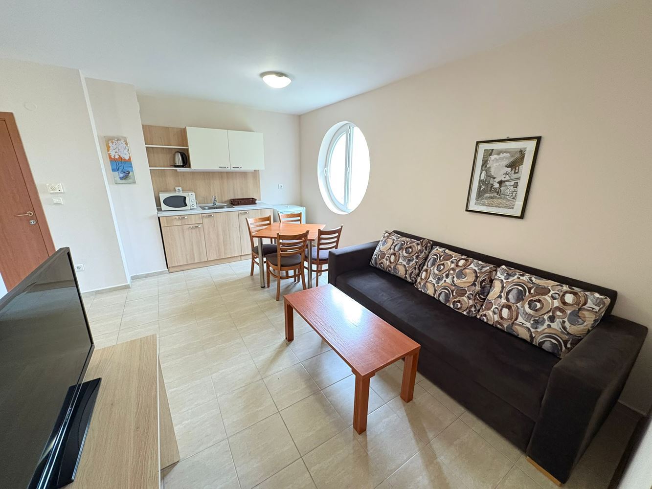  Apartmán se dvěma ložnicemi 300 metrů od pláže v centru Slunečného pobřeží