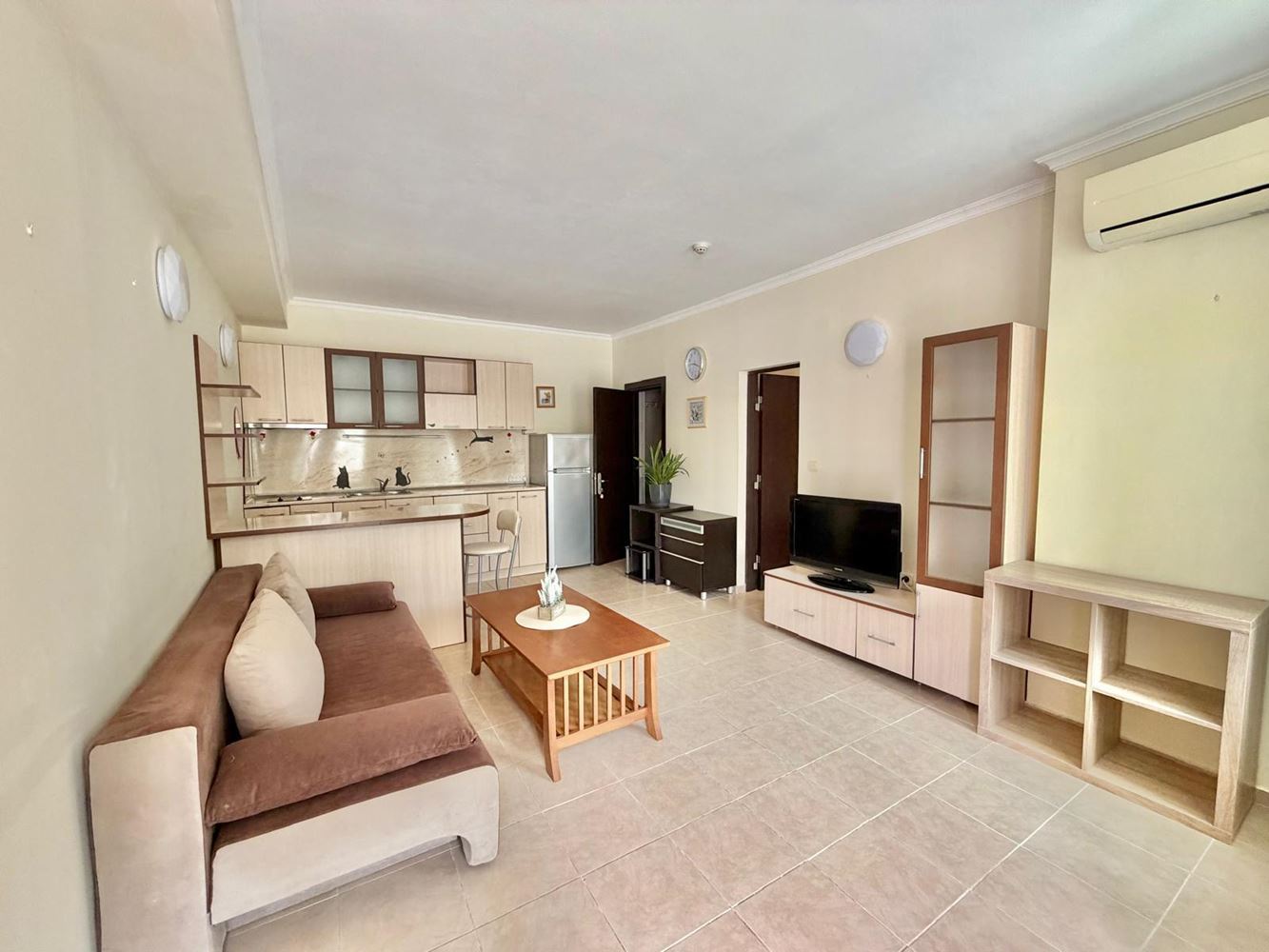 Prostorný apartmán 300 metrů od pláže ve Sveti Vlas – vynikající investice s možností rozdělení na dvě bytové jednotky