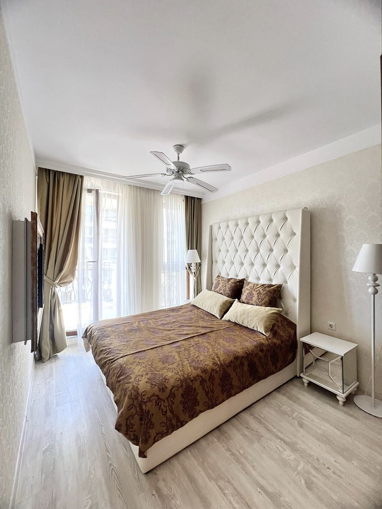 Luxusní apartmán s jednou ložnicí a výhledem na moře v prestižním komplexu 200 metrů od pláže ve Sveti Vlas