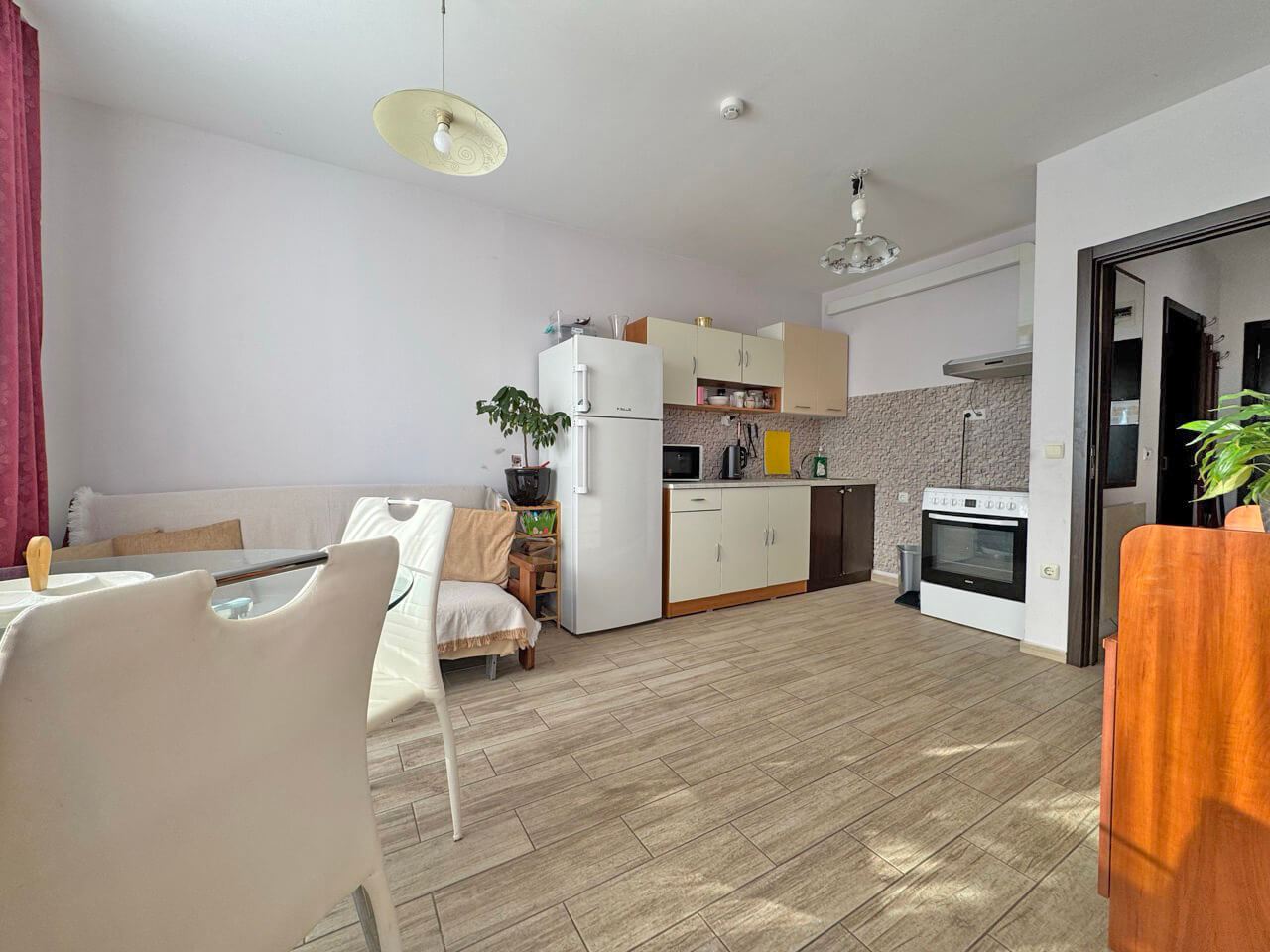 Apartmán se dvěma ložnicemi a výhledem do parku ve Slunečném pobřeží – pohodlí a vynikající vybavení