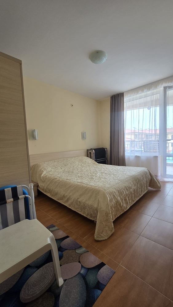Dvoupokojový apartmán s výhledem na bazén v Svatém Vlasu – jen pár metrů od moře
