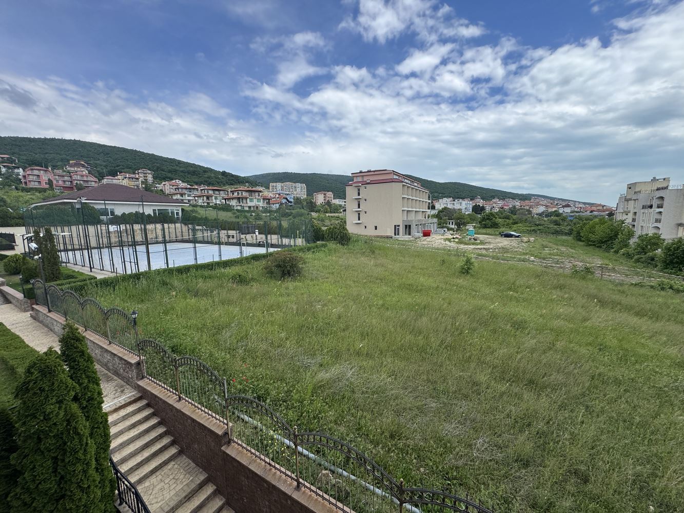 Kompaktní studio s panoramatickým výhledem na hory ve Sveti Vlasu – komfort, příroda a vynikající infrastruktura