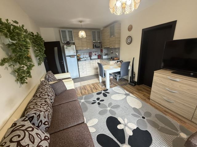 Prostorný apartmán se třemi ložnicemi v blízkosti moře a s vynikající infrastrukturou v komplexu