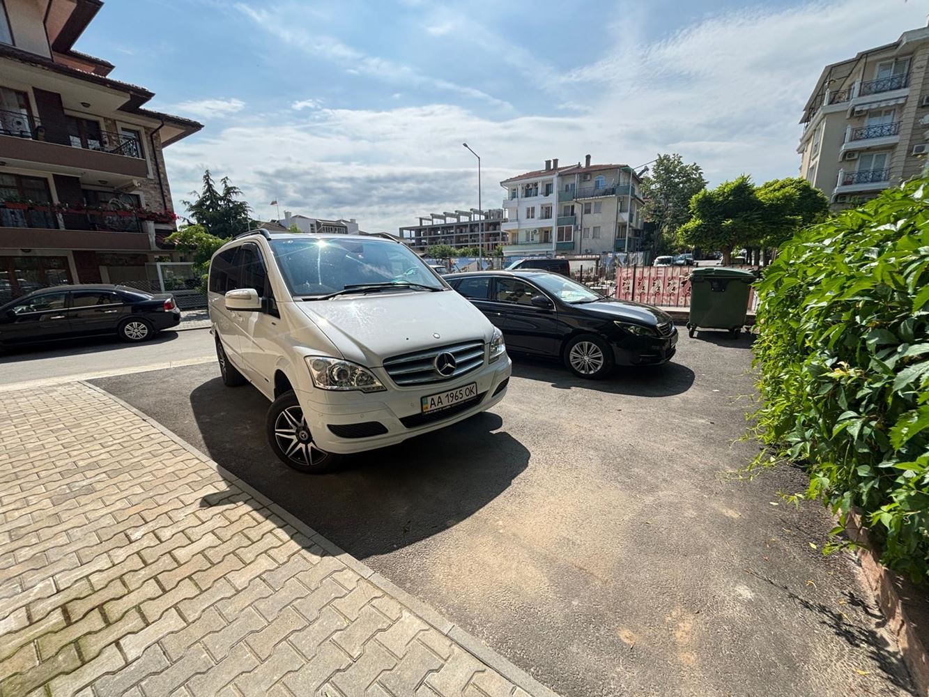 Prostorný apartmán s jednou ložnicí v Ravdě, 200 m od pláže – bez poplatku za údržbu a připravený k nastěhování