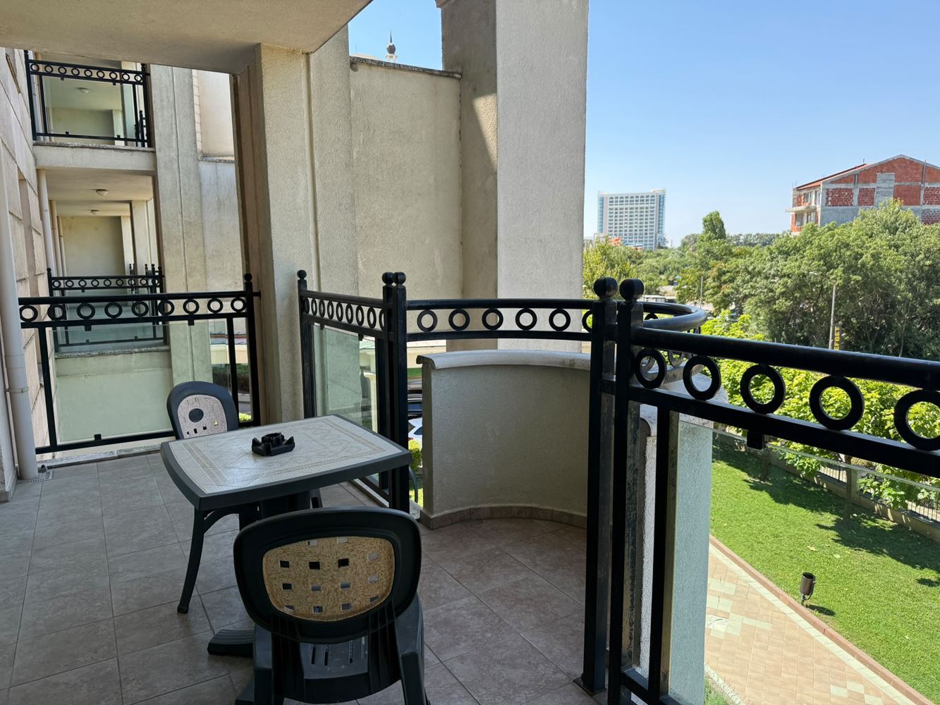 Prostorný apartmán s jednou ložnicí v první linii v Pomorie