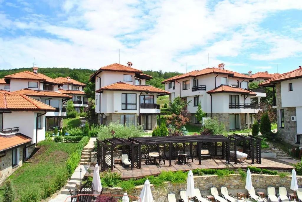 Prostorný byt se dvěma ložnicemi v blízkosti Slunečného pobřeží – moderní komfort a SPA vybavení po celý rok