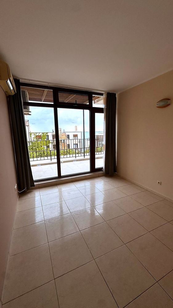 Třípokojový apartmán s výhledem na moře v prestižním komplexu ve Svatém Vlasu