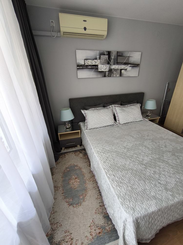 Luxusní apartmán s jednou ložnicí v první linii u moře ve Svetém Vlasu