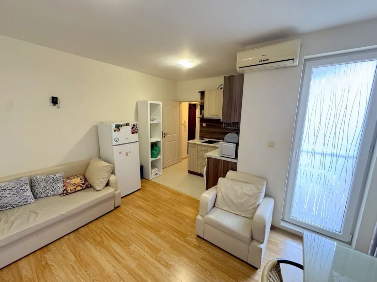 Mořský komfort a útulnost ve stylovém apartmánu s jednou ložnicí v Ravdě