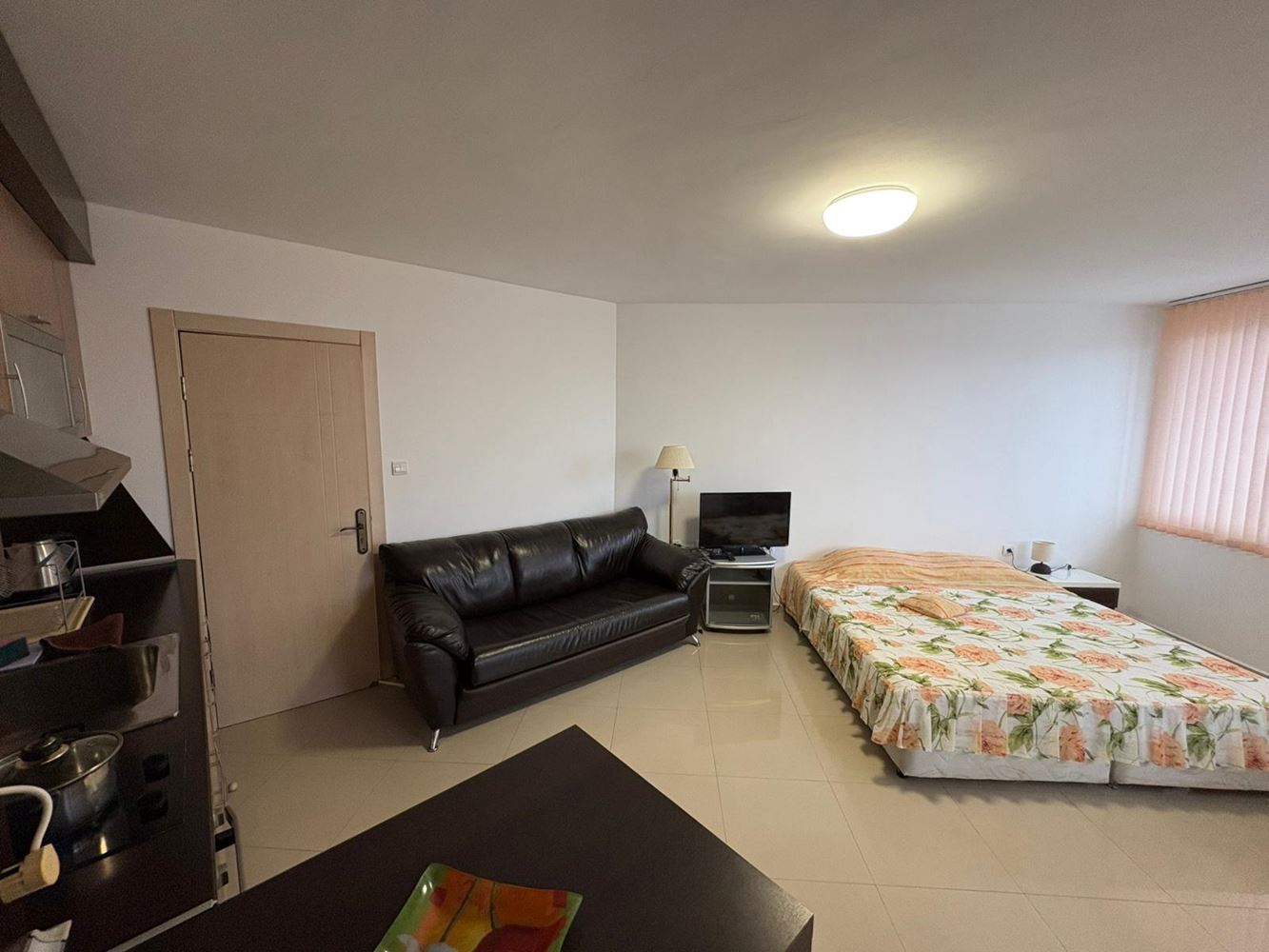 Zařízené studio v Pomorie – výborná lokalita, 400 m od moře a centra města