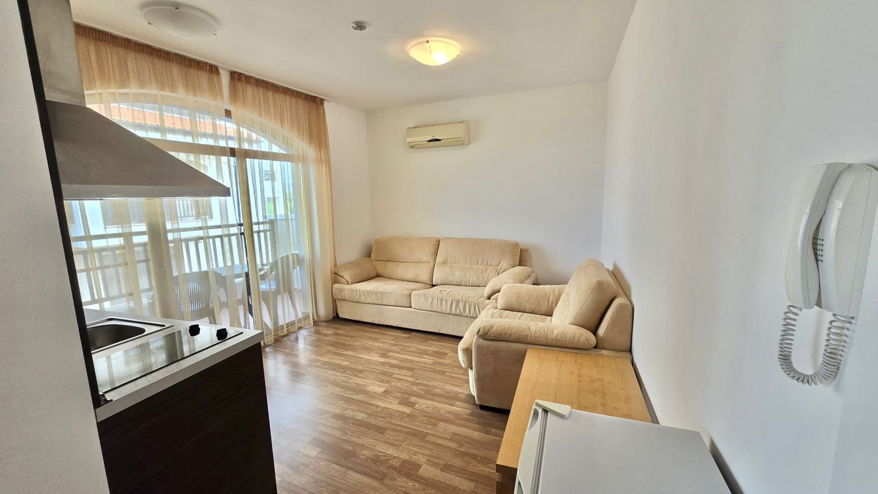 Atraktivní apartmán s jednou ložnicí a výhledem na bazén v Aheloy